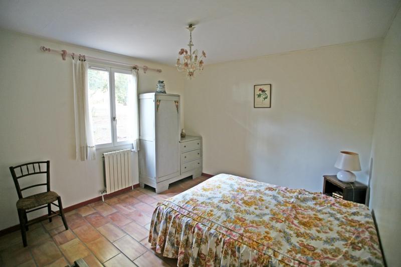 Near Gordes, one level building made of two houses linked with a shared hall and garage